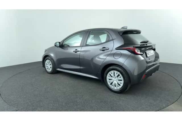 Toyota Yaris (2022) thumbnail 3