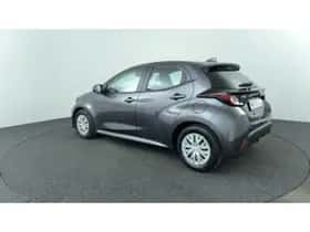 Toyota Yaris (2022) thumbnail 3