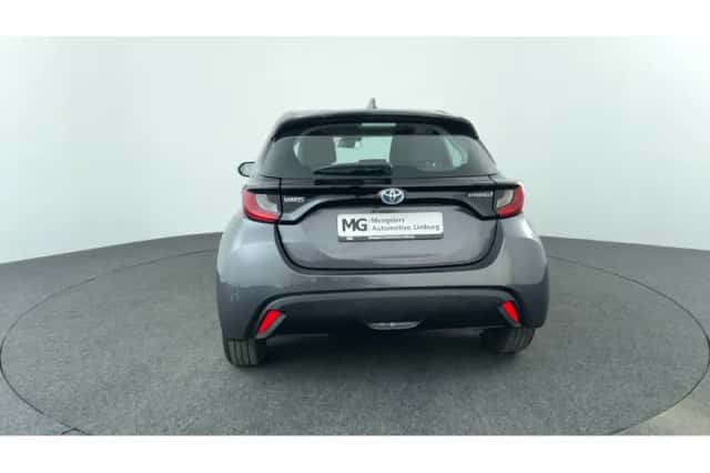 Toyota Yaris (2022) thumbnail 4