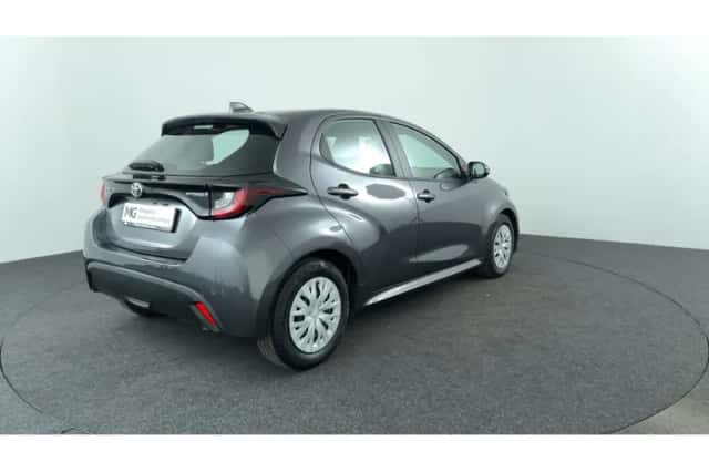 Toyota Yaris (2022) thumbnail 5