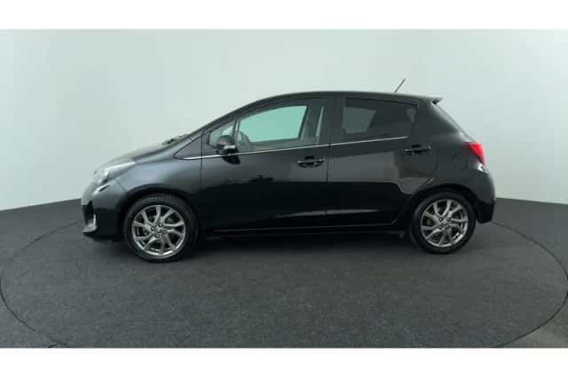 Toyota Yaris (2014) thumbnail 2