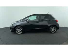 Toyota Yaris (2014) thumbnail 2
