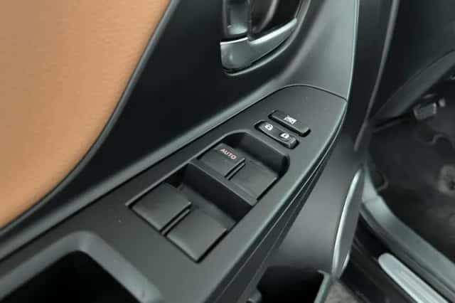 Toyota Yaris (2014) thumbnail 12