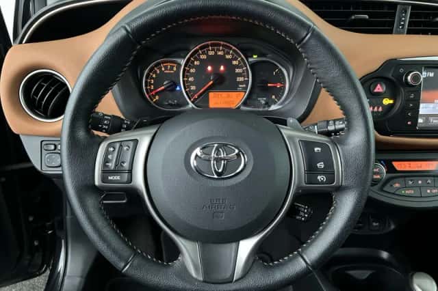 Toyota Yaris (2014) thumbnail 14