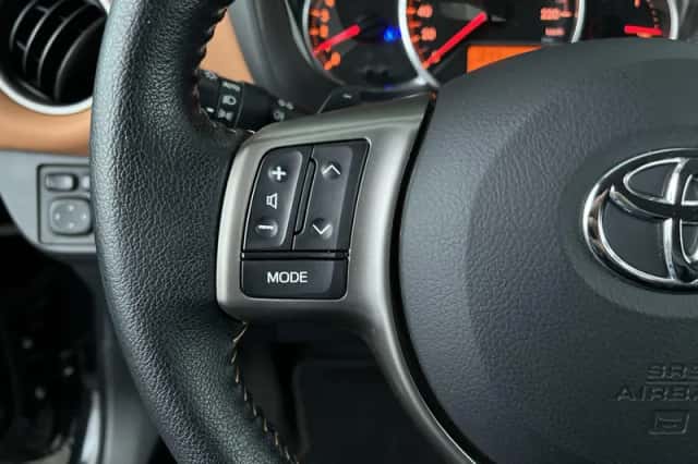 Toyota Yaris (2014) thumbnail 15