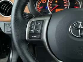 Toyota Yaris (2014) thumbnail 15