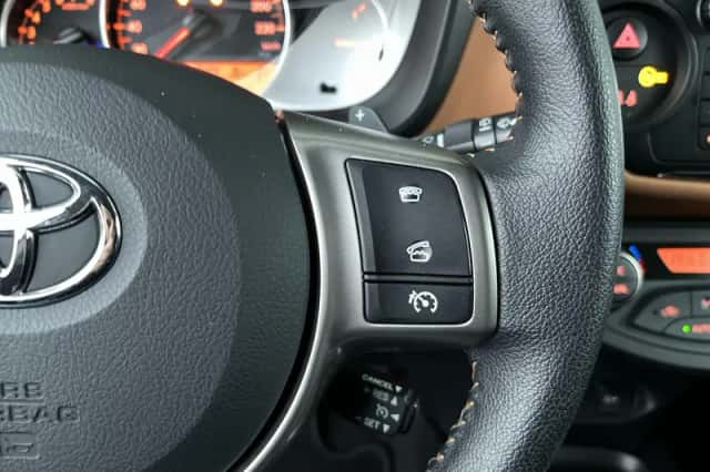 Toyota Yaris (2014) thumbnail 16