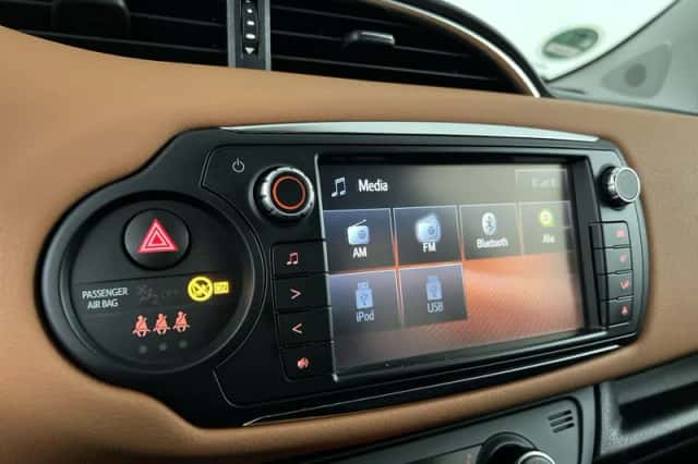 Toyota Yaris (2014) thumbnail 18