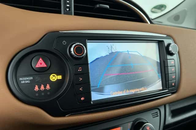 Toyota Yaris (2014) thumbnail 20