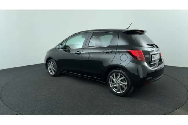 Toyota Yaris (2014) thumbnail 3