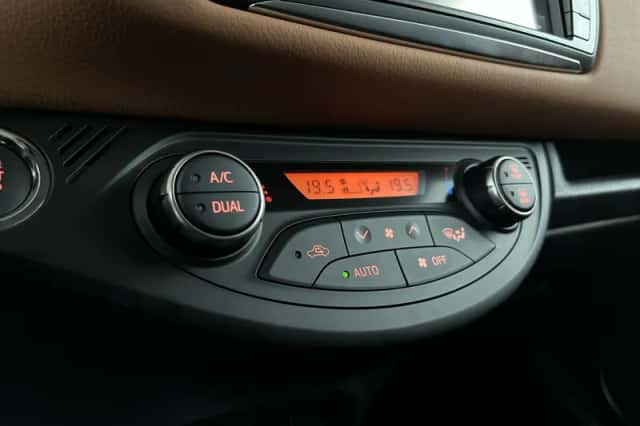 Toyota Yaris (2014) thumbnail 21