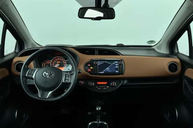 Toyota Yaris (2014) thumbnail 25