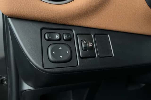 Toyota Yaris (2014) thumbnail 27