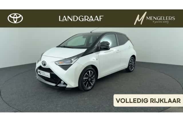 Toyota Aygo (2022) thumbnail 1