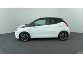 Toyota Aygo (2022) thumbnail 2