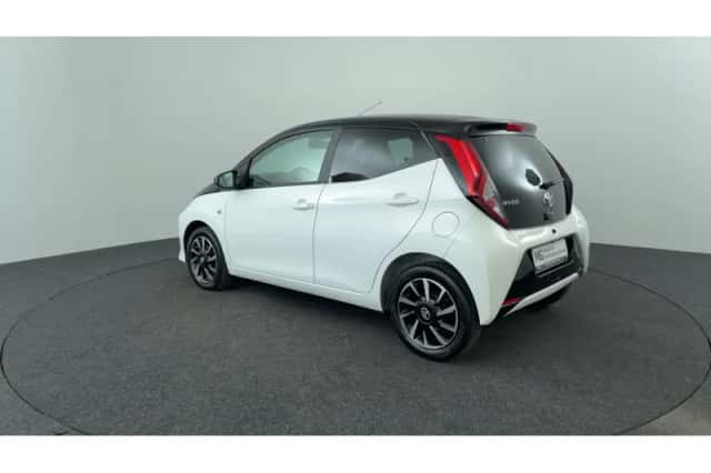 Toyota Aygo (2022) thumbnail 3