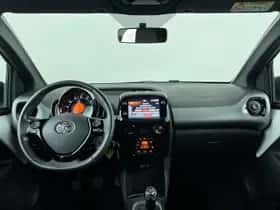 Toyota Aygo (2022) thumbnail 24