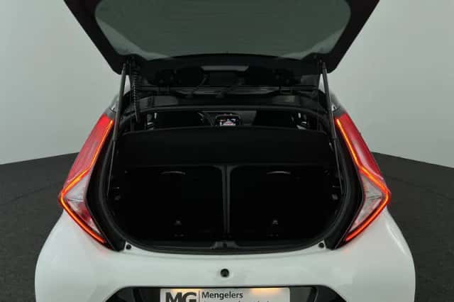 Toyota Aygo (2022) thumbnail 25