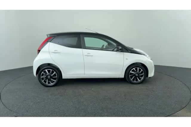 Toyota Aygo (2022) thumbnail 6