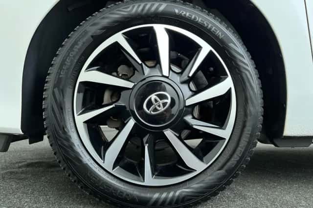 Toyota Aygo (2022) thumbnail 10