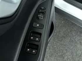 Kia Stonic (2019) thumbnail 12