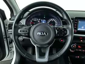 Kia Stonic (2019) thumbnail 14