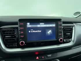Kia Stonic (2019) thumbnail 18