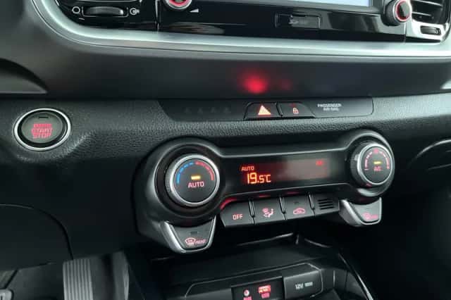 Kia Stonic (2019) thumbnail 21