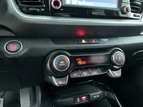 Kia Stonic (2019) thumbnail 21