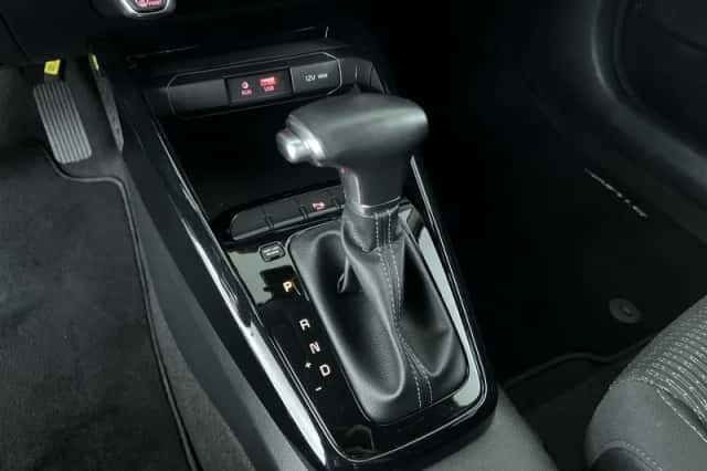 Kia Stonic (2019) thumbnail 22