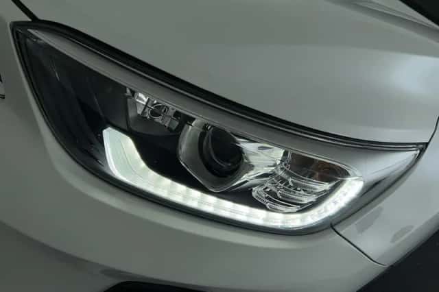 Kia Stonic (2019) thumbnail 9