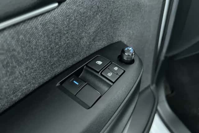 Toyota Yaris (2020) thumbnail 12