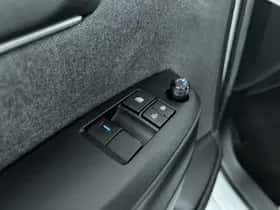 Toyota Yaris (2020) thumbnail 12