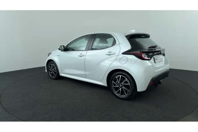 Toyota Yaris (2020) thumbnail 3