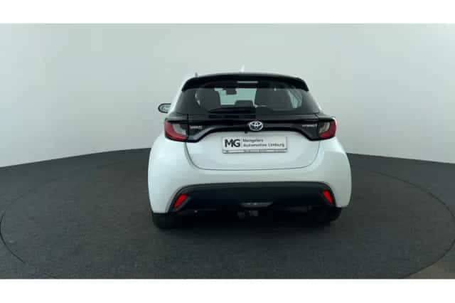 Toyota Yaris (2020) thumbnail 4