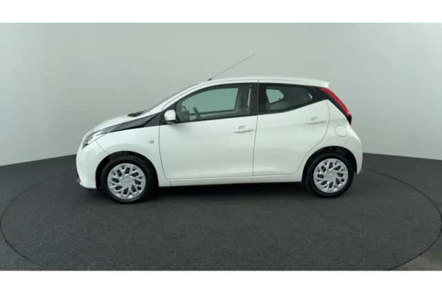Toyota Aygo (2020) thumbnail 2