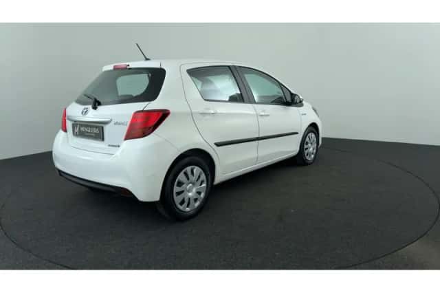 Toyota Yaris (2015) thumbnail 5