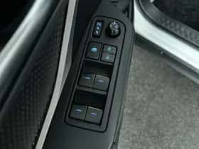 Toyota C-HR (2020) thumbnail 12