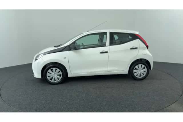 Toyota Aygo (2019) thumbnail 2