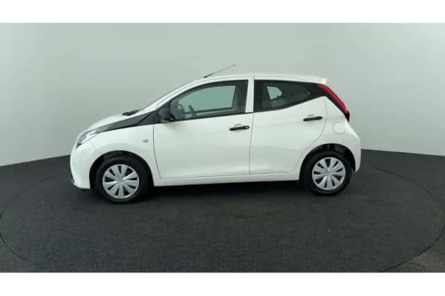Toyota Aygo (2021) thumbnail 2