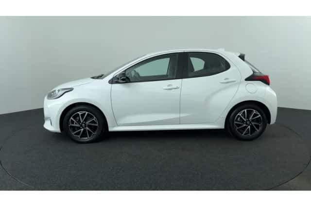 Toyota Yaris (2024) thumbnail 2