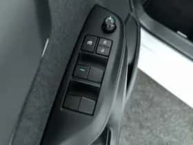 Toyota Yaris (2024) thumbnail 12