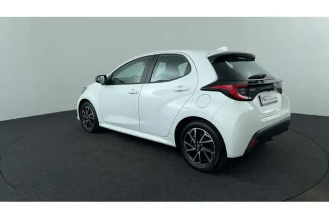 Toyota Yaris (2024) thumbnail 3