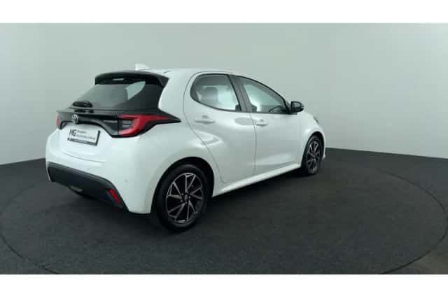 Toyota Yaris (2024) thumbnail 5