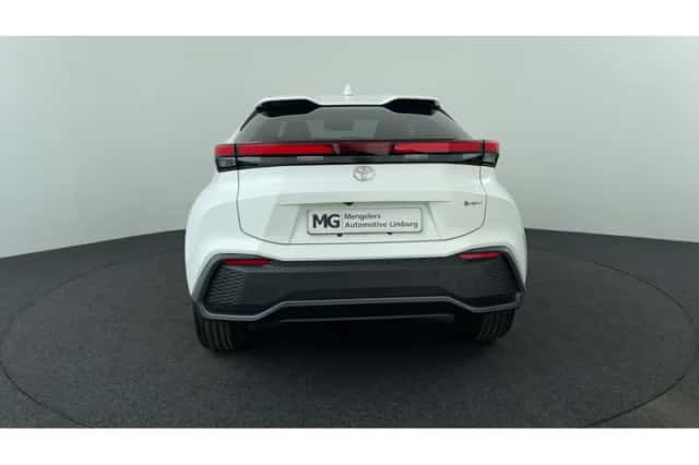 Toyota C-HR (2024) thumbnail 4
