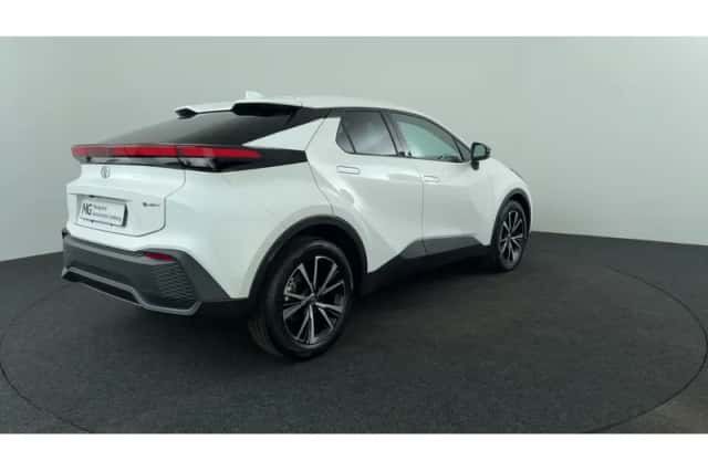 Toyota C-HR (2024) thumbnail 5