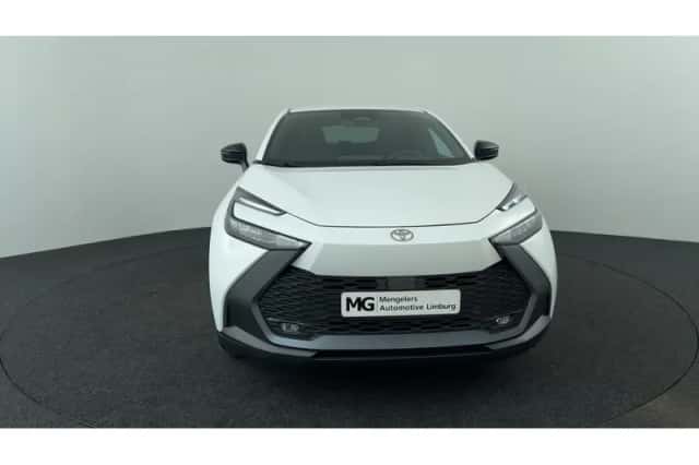 Toyota C-HR (2024) thumbnail 8