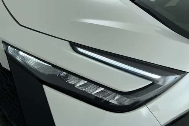Toyota C-HR (2024) thumbnail 9