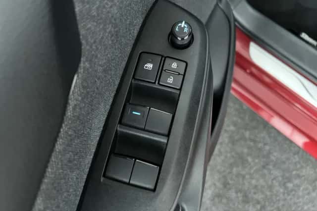 Toyota Yaris (2020) thumbnail 12