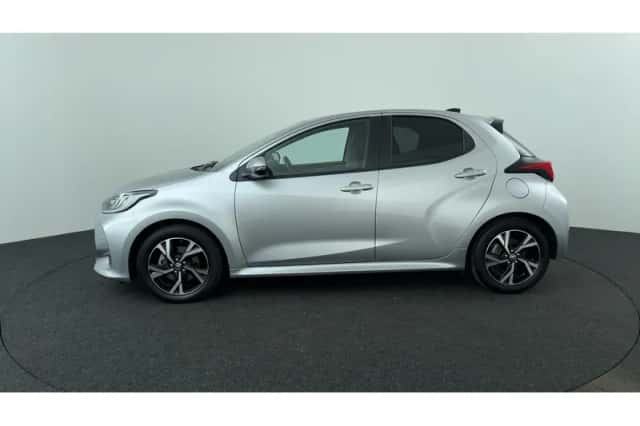 Toyota Yaris (2025) thumbnail 2